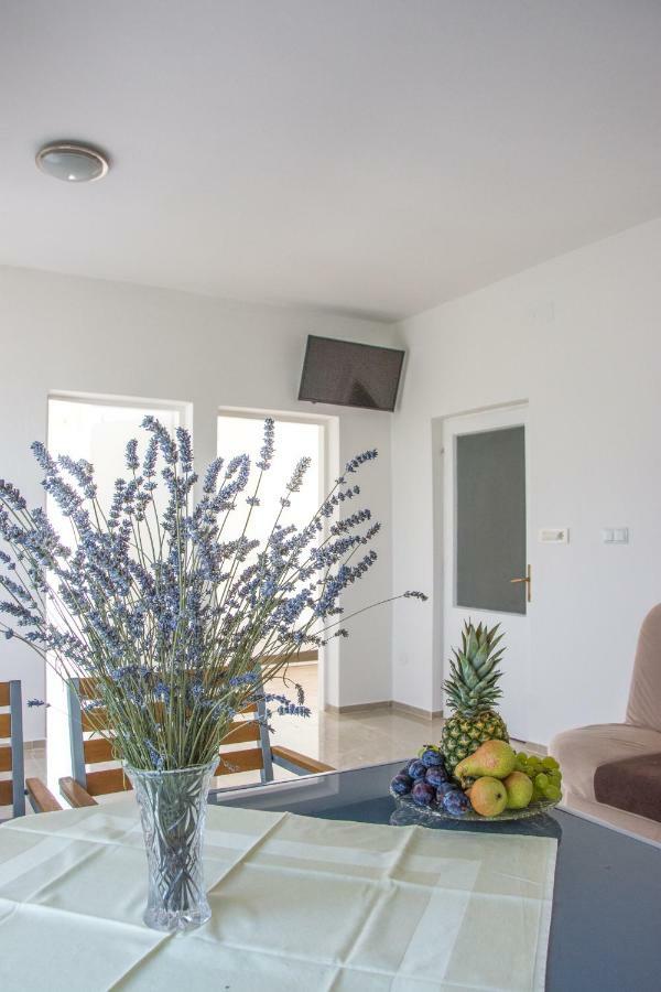 Rezidencija Ab Apartament Pag Town